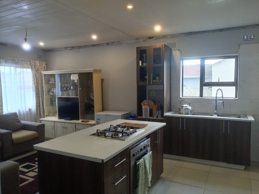 5 Bedroom Property for Sale in Scenery Park Eastern Cape